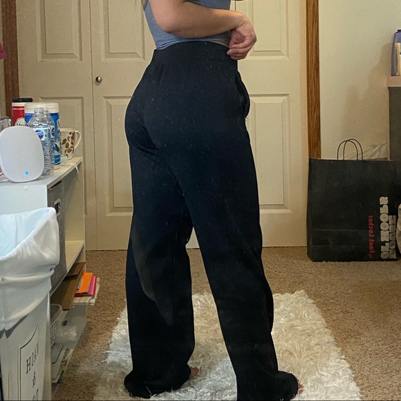 ❗️BUY ME NOW❗️Under Armour SweatPants - Picture 4 of 5